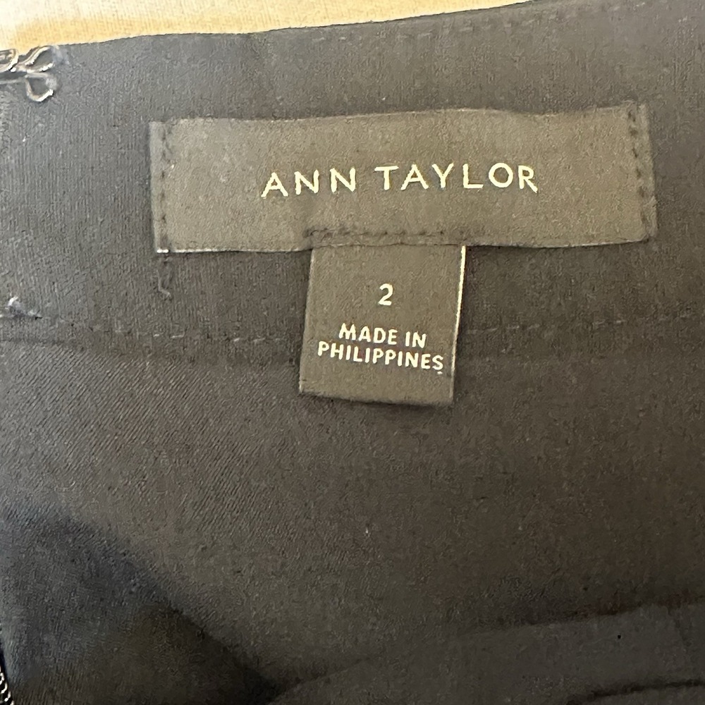 Ann Taylor Pencil Skirt Lined Size 2 Career Business High Rise Knee Length Black - Picture 3 of 9
